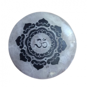 Placa de Selenita con Símbolo Om (10 cm)